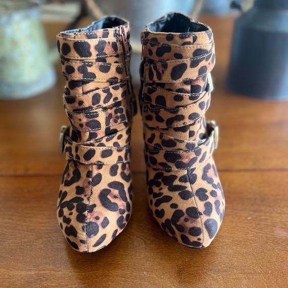 NWOT Charlotte Russe cheetah print zip bootie heels - Picture 10 of 13